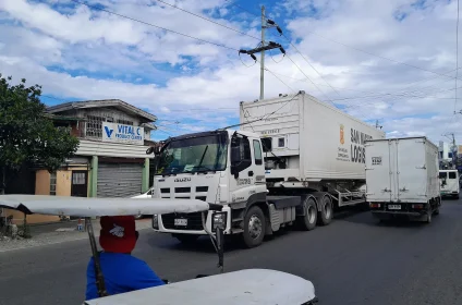 Conteneur frigorifique avec groupe froid sur camion